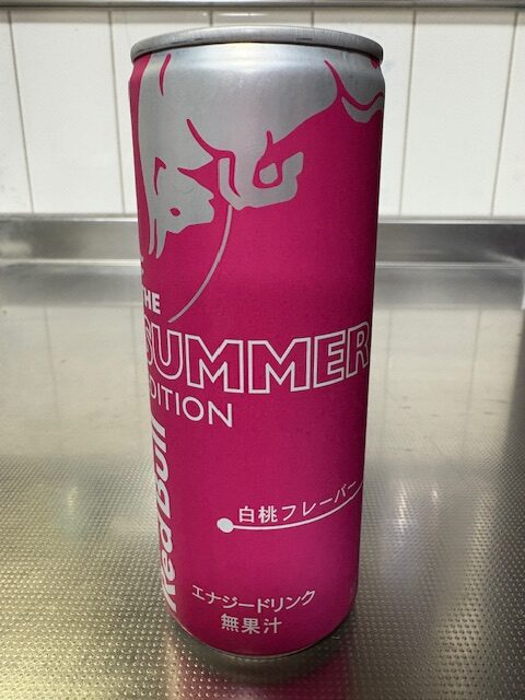 【レビュー】レッドブル白桃フレーバーってどんな味？実際に飲んでみた感想【2025年サマーエディション】