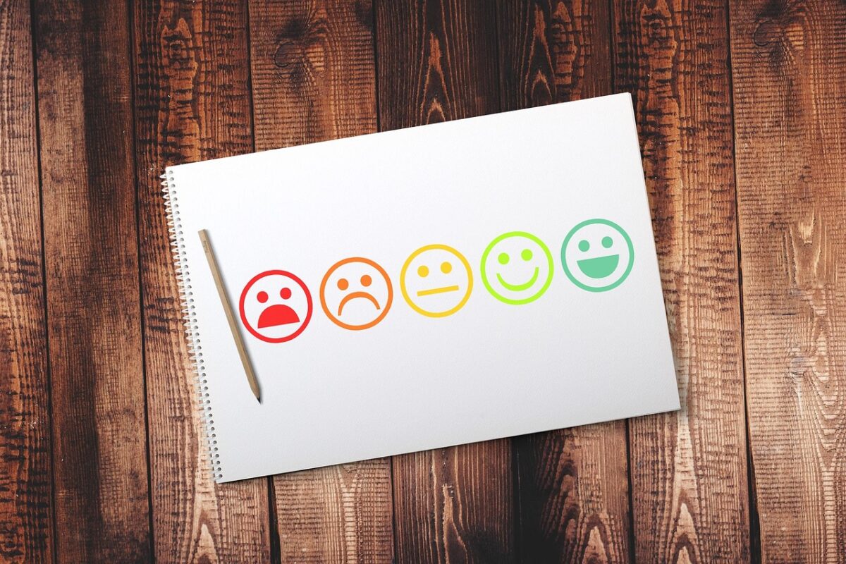 【保存版】他人の評価が気になりすぎるあなたへ──「対人評価不安」との付き合い方3選【ChatGPT活用】職場の会話、SNSの投稿、人前での発言──